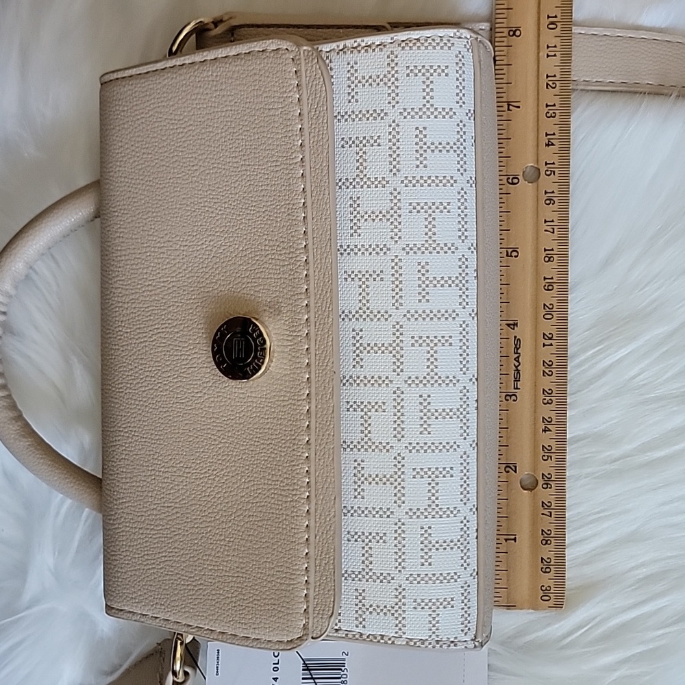 Tommy Hilfiger Cream and White Crossbody Bag with Elegant Design - Picture 9 of 11